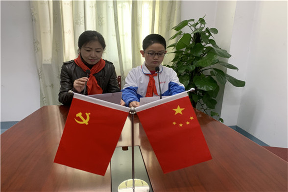主持人1.jpg